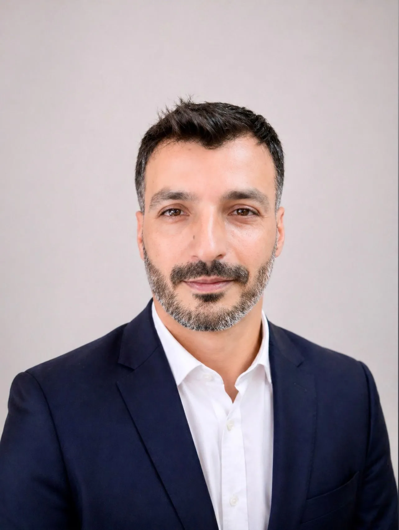 Dr. Arda Akçiçek